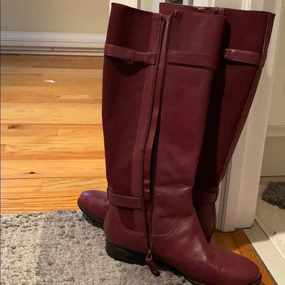 Isaac Mizrahi Shoes - 9w knee high Isaac Mizrahi boots. Gorgeous burgany
